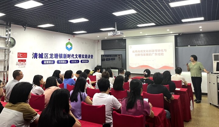 专业解读、云逛展······ 91国产-91直播-国产网站
宣讲团与清远市民面对面交流